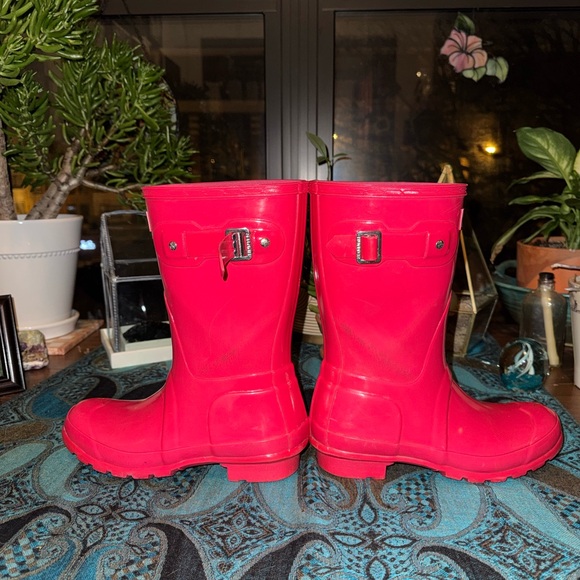 Women’s size 6 Hunter Pink Waterproof Boots - Picture 4 of 7